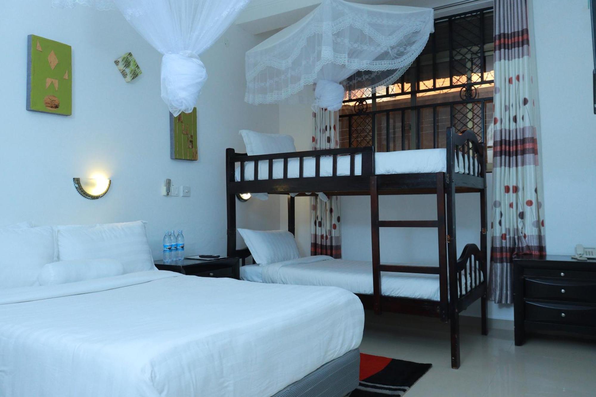 Mowicribs Hotel And Spa เอนเทบเบ้ ภายนอก รูปภาพ
