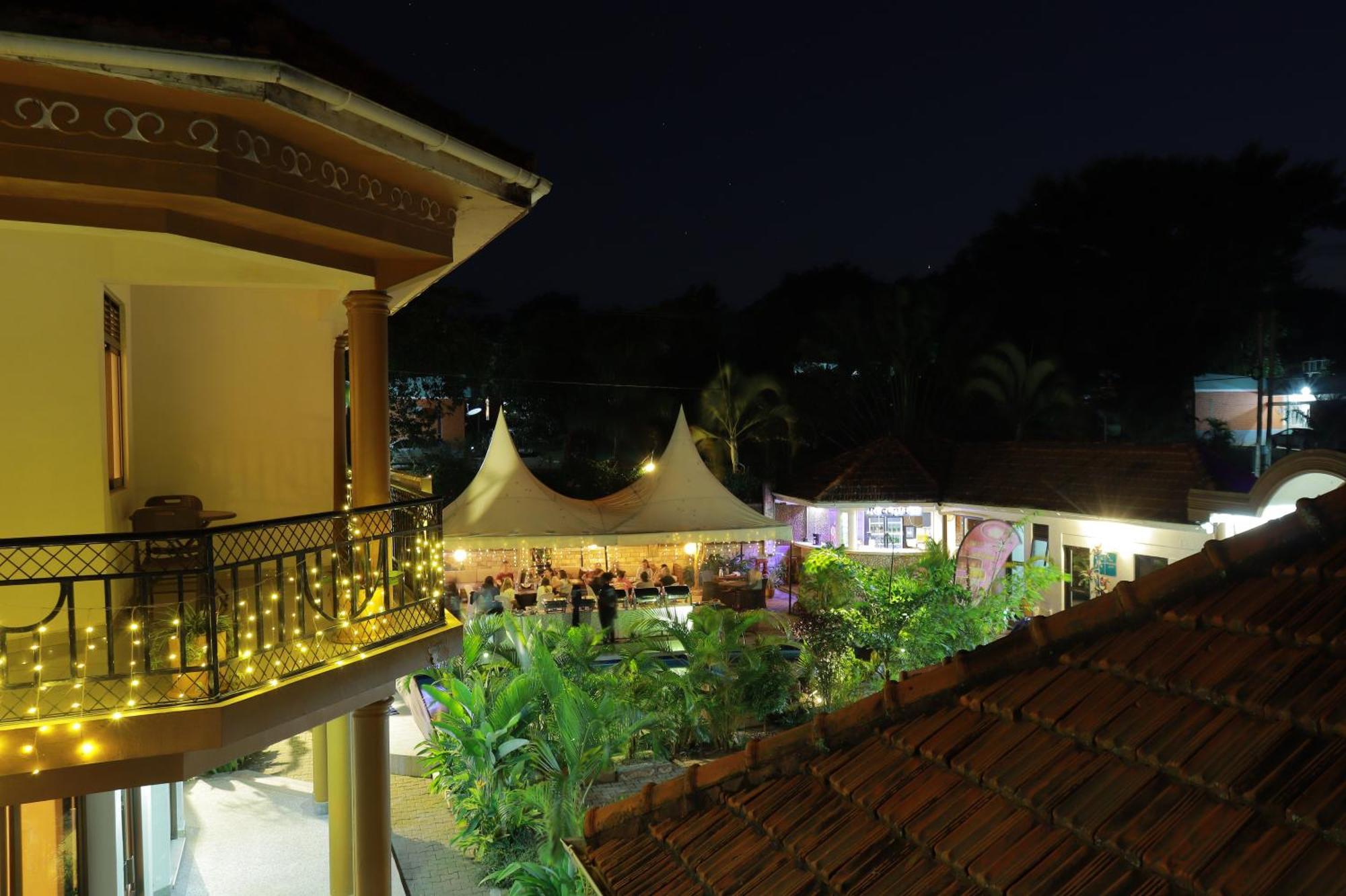 Mowicribs Hotel And Spa เอนเทบเบ้ ภายนอก รูปภาพ