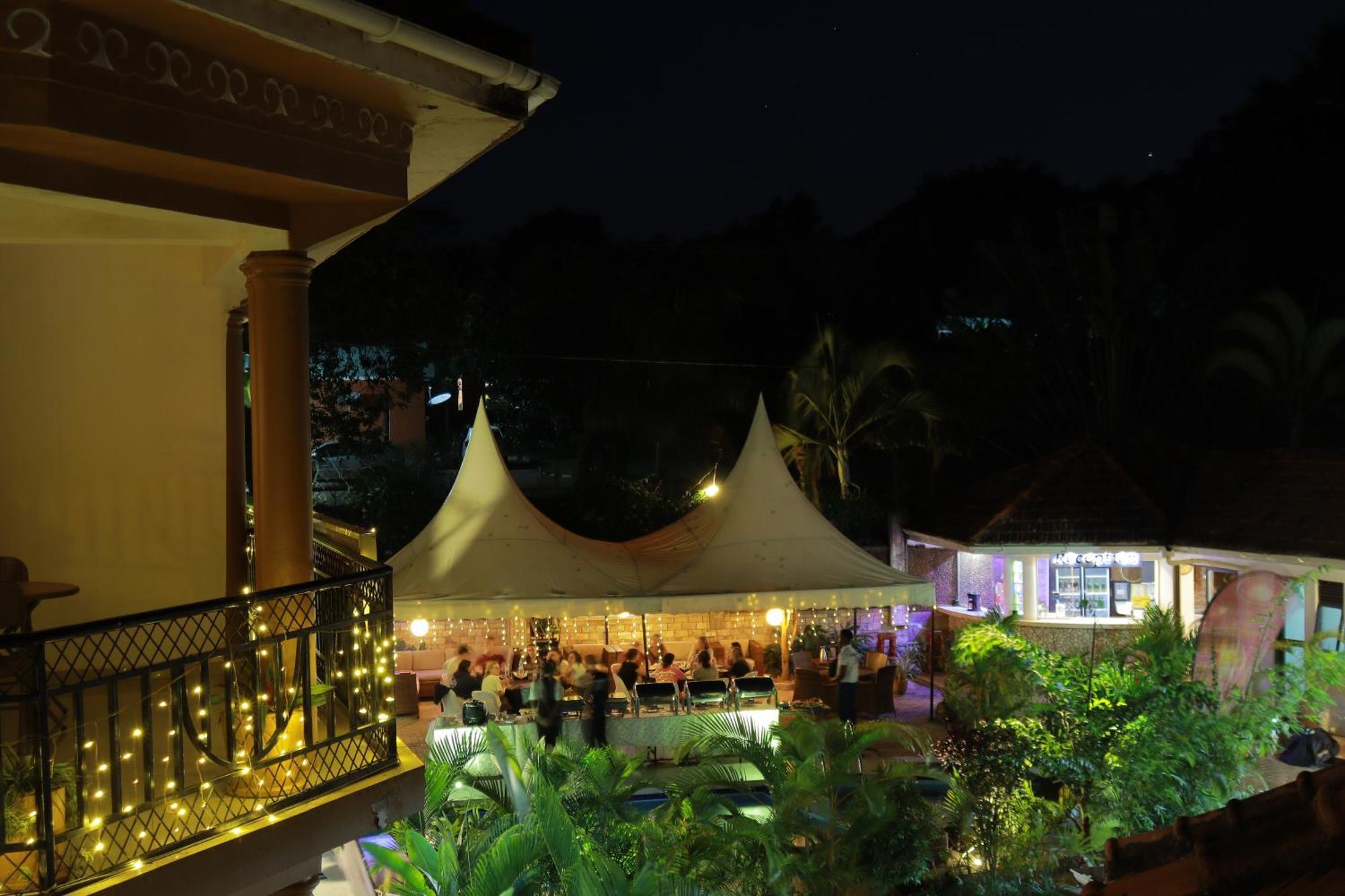 Mowicribs Hotel And Spa เอนเทบเบ้ ภายนอก รูปภาพ