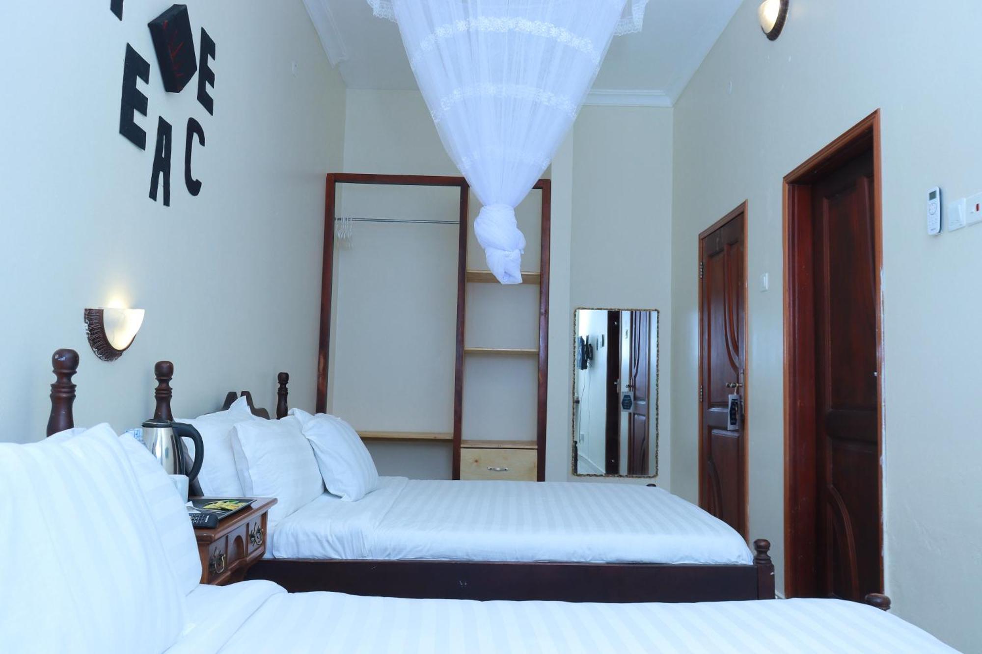 Mowicribs Hotel And Spa เอนเทบเบ้ ภายนอก รูปภาพ