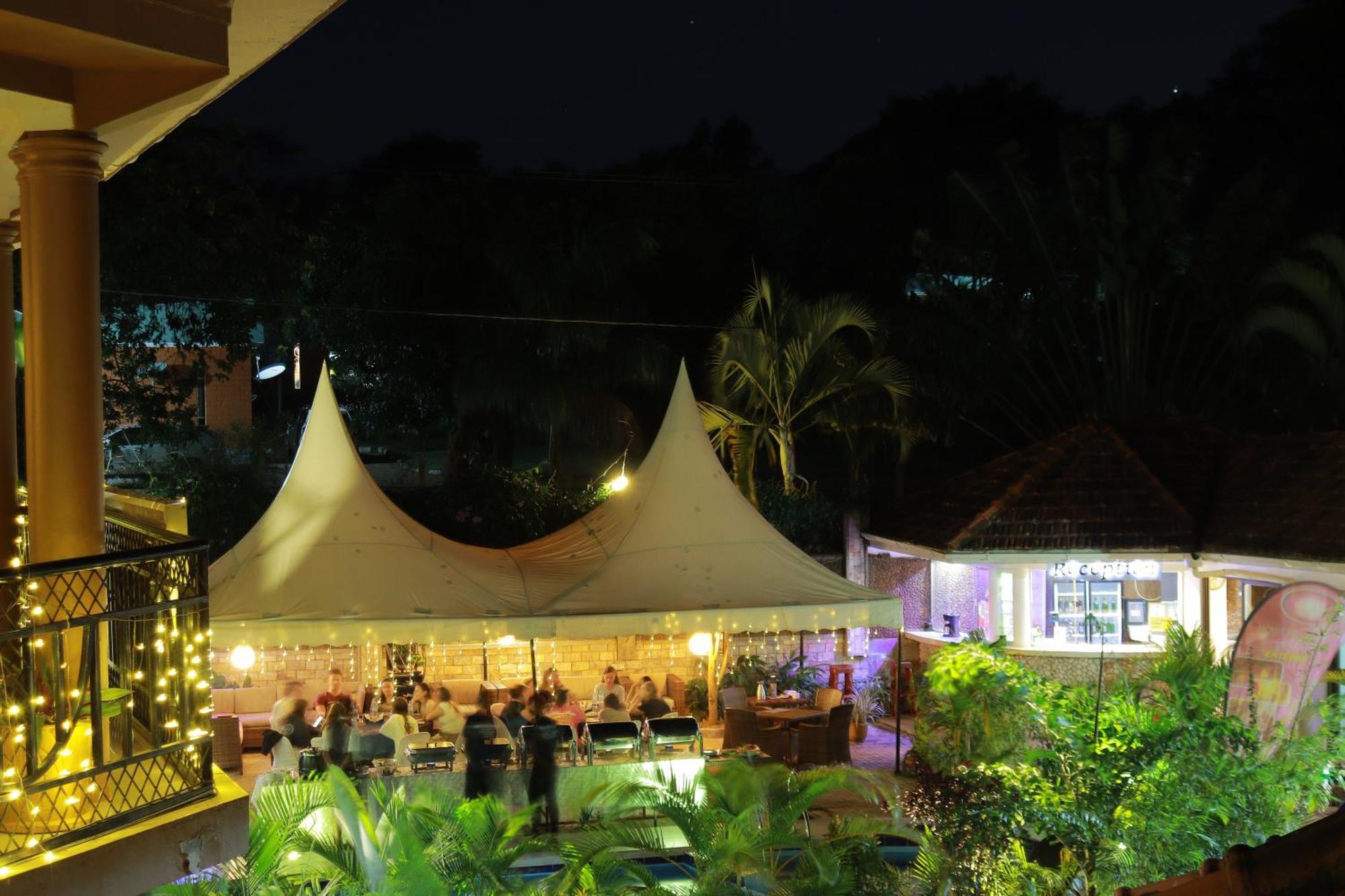 Mowicribs Hotel And Spa เอนเทบเบ้ ภายนอก รูปภาพ