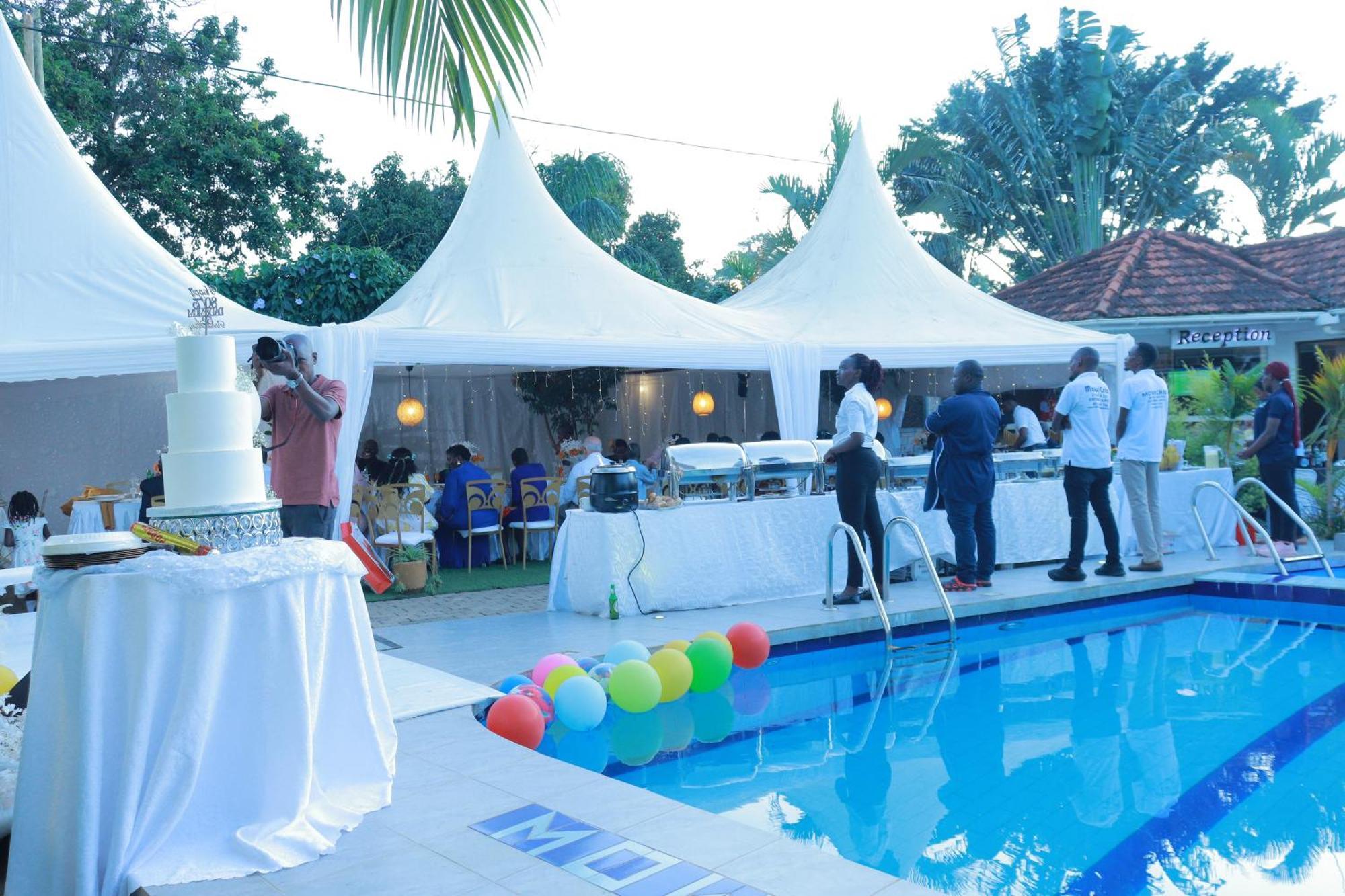 Mowicribs Hotel And Spa เอนเทบเบ้ ภายนอก รูปภาพ