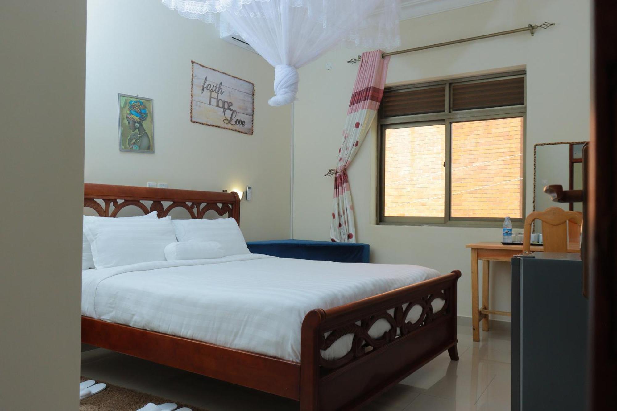 Mowicribs Hotel And Spa เอนเทบเบ้ ภายนอก รูปภาพ
