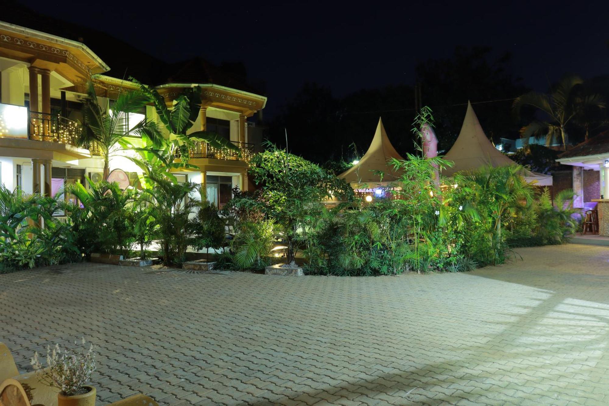 Mowicribs Hotel And Spa เอนเทบเบ้ ภายนอก รูปภาพ