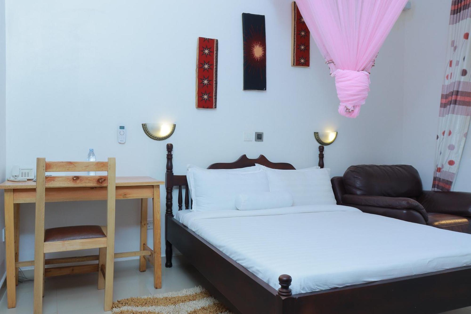 Mowicribs Hotel And Spa เอนเทบเบ้ ภายนอก รูปภาพ