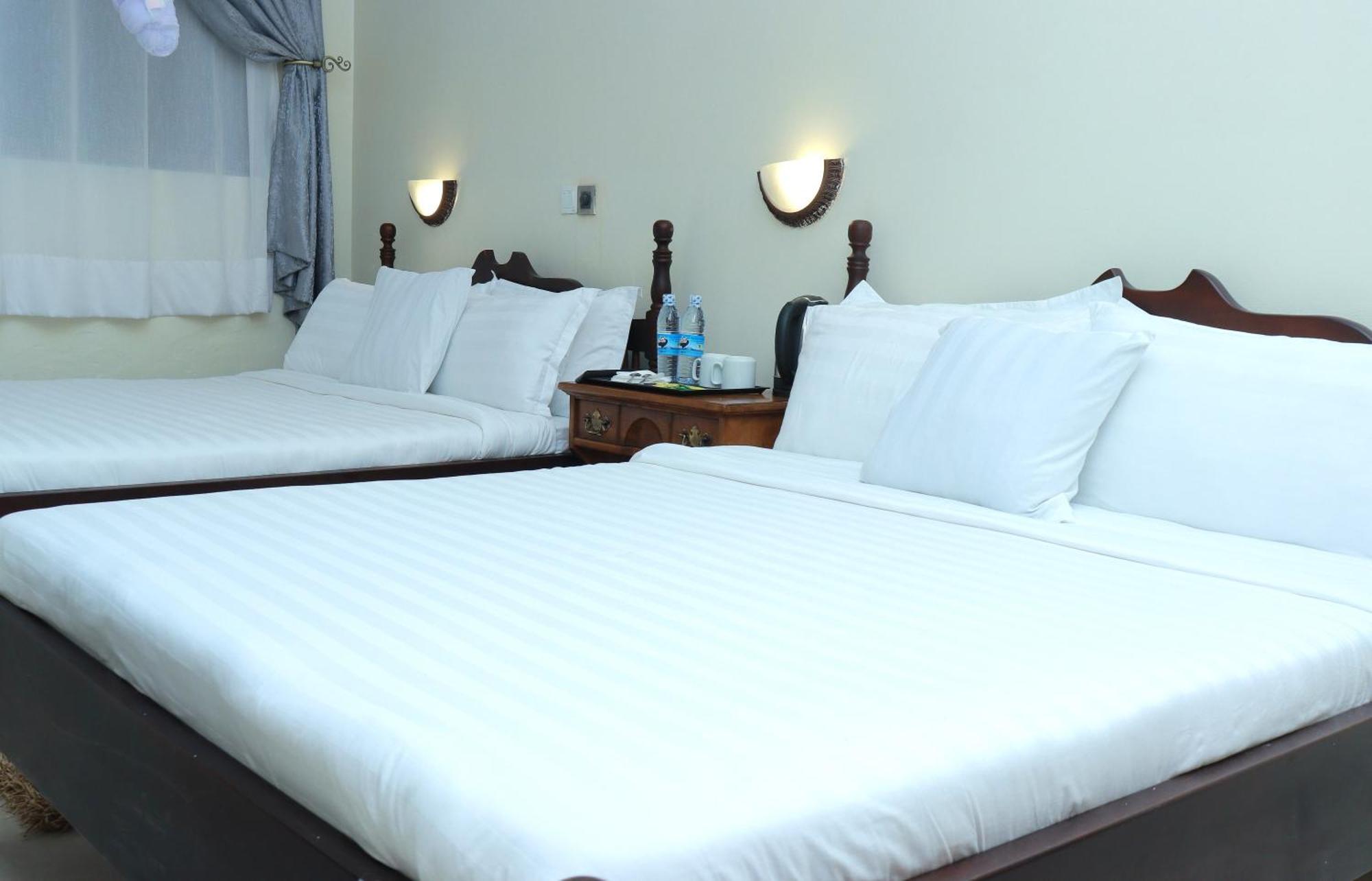 Mowicribs Hotel And Spa เอนเทบเบ้ ภายนอก รูปภาพ