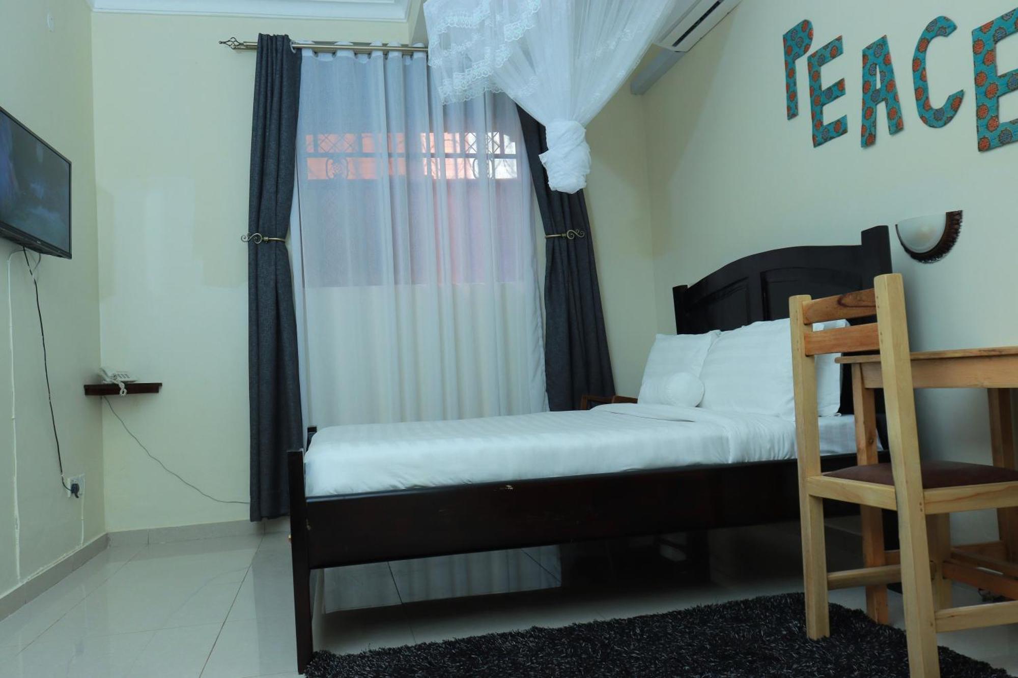 Mowicribs Hotel And Spa เอนเทบเบ้ ภายนอก รูปภาพ