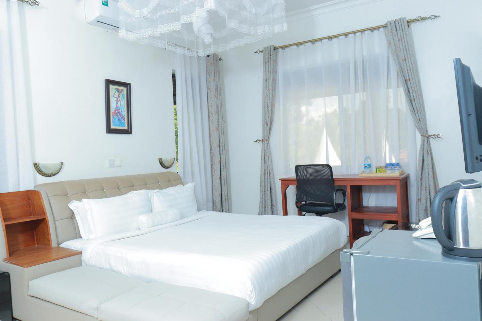 Mowicribs Hotel And Spa เอนเทบเบ้ ภายนอก รูปภาพ