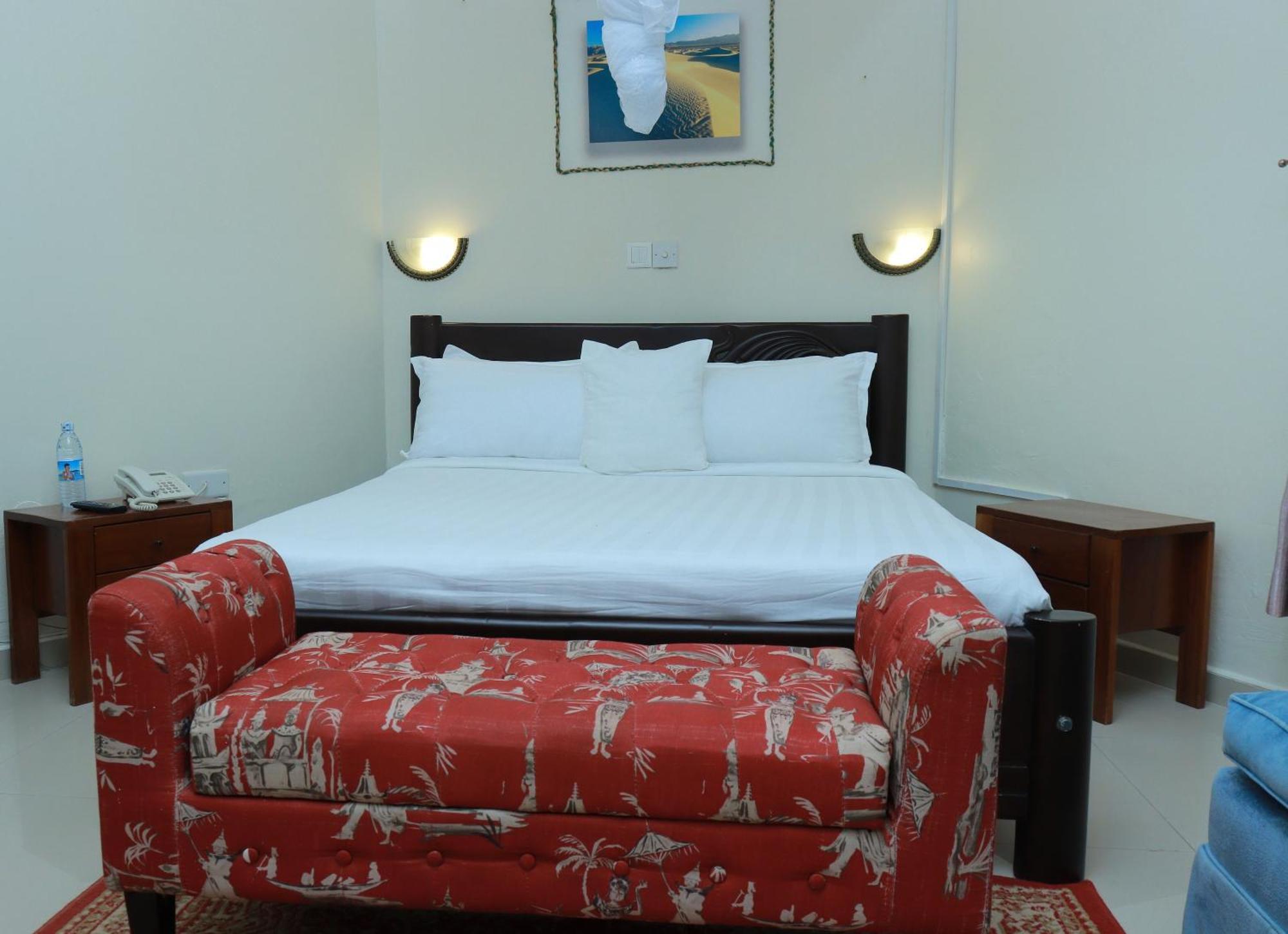 Mowicribs Hotel And Spa เอนเทบเบ้ ภายนอก รูปภาพ