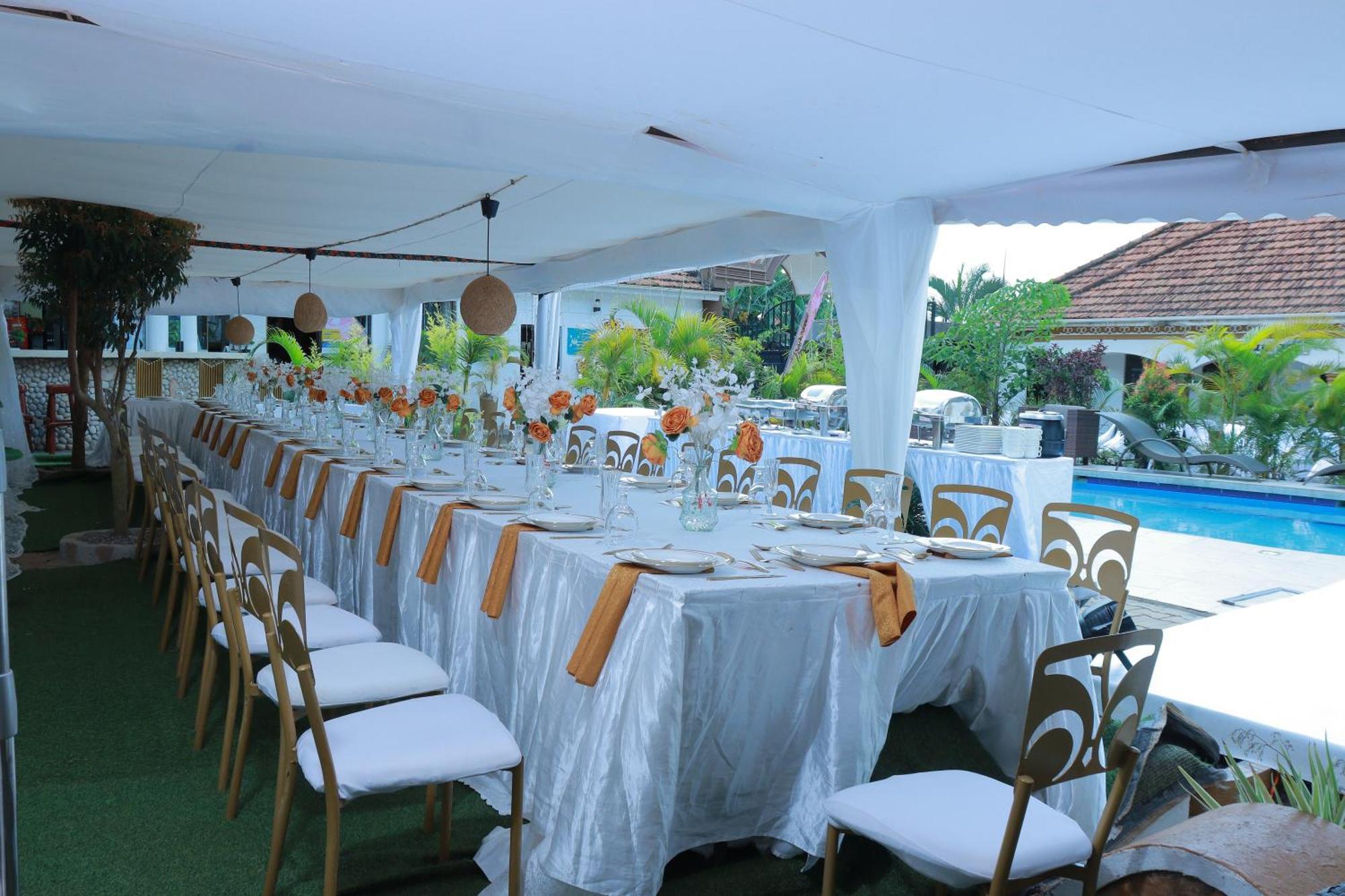 Mowicribs Hotel And Spa เอนเทบเบ้ ภายนอก รูปภาพ