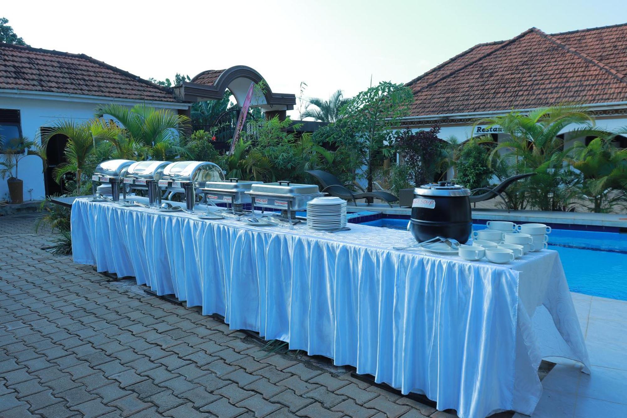 Mowicribs Hotel And Spa เอนเทบเบ้ ภายนอก รูปภาพ
