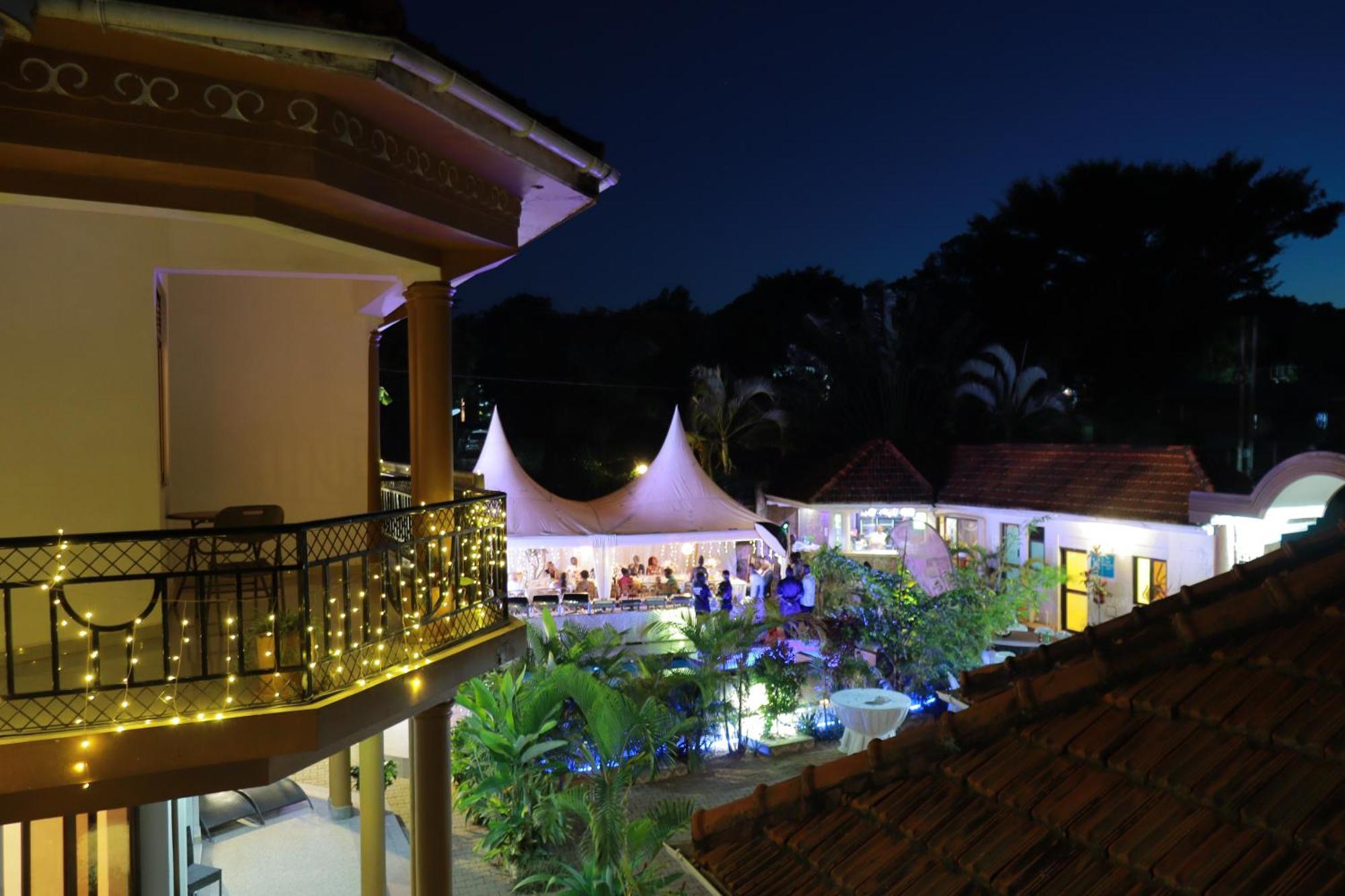 Mowicribs Hotel And Spa เอนเทบเบ้ ภายนอก รูปภาพ