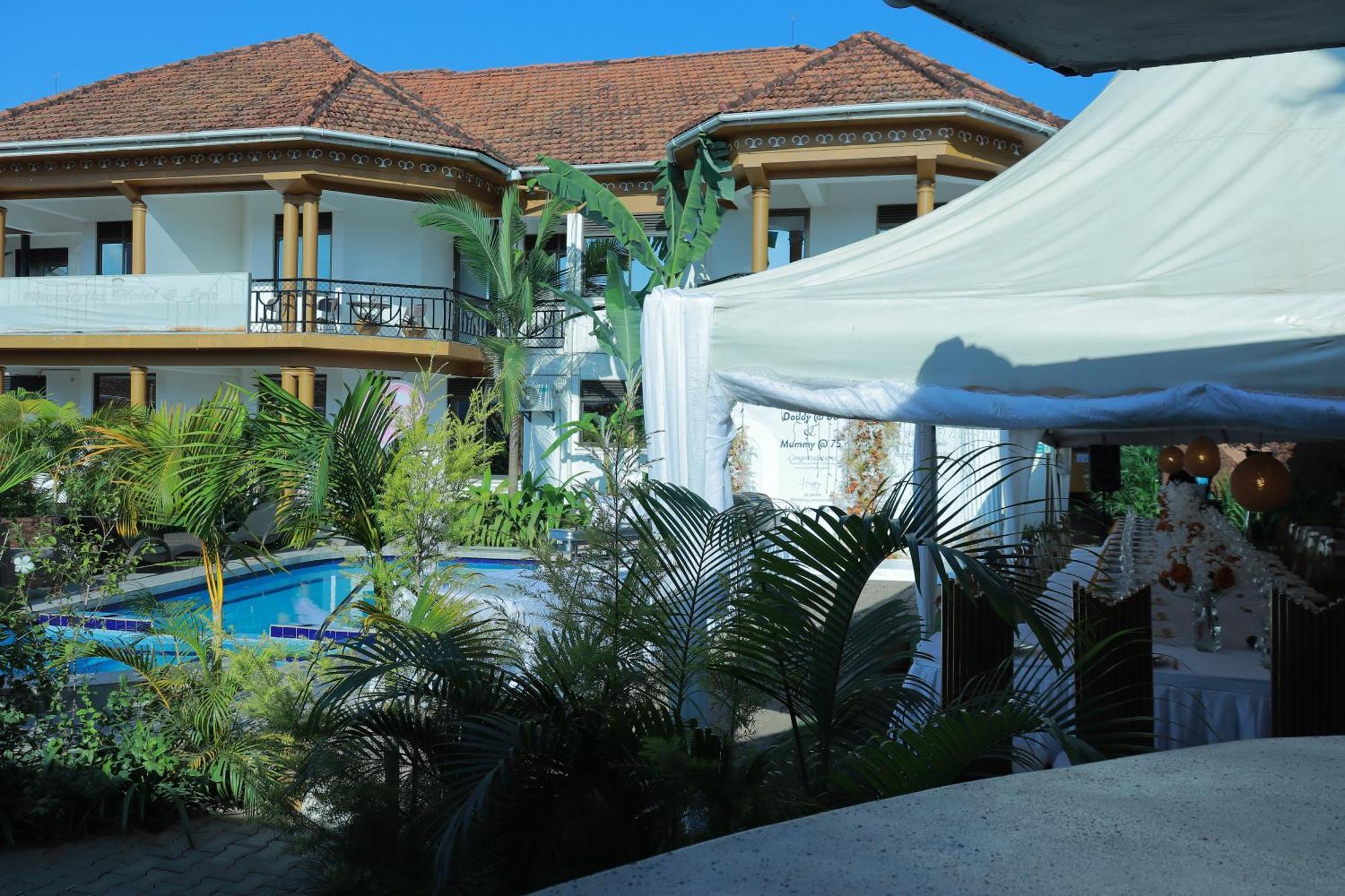 Mowicribs Hotel And Spa เอนเทบเบ้ ภายนอก รูปภาพ