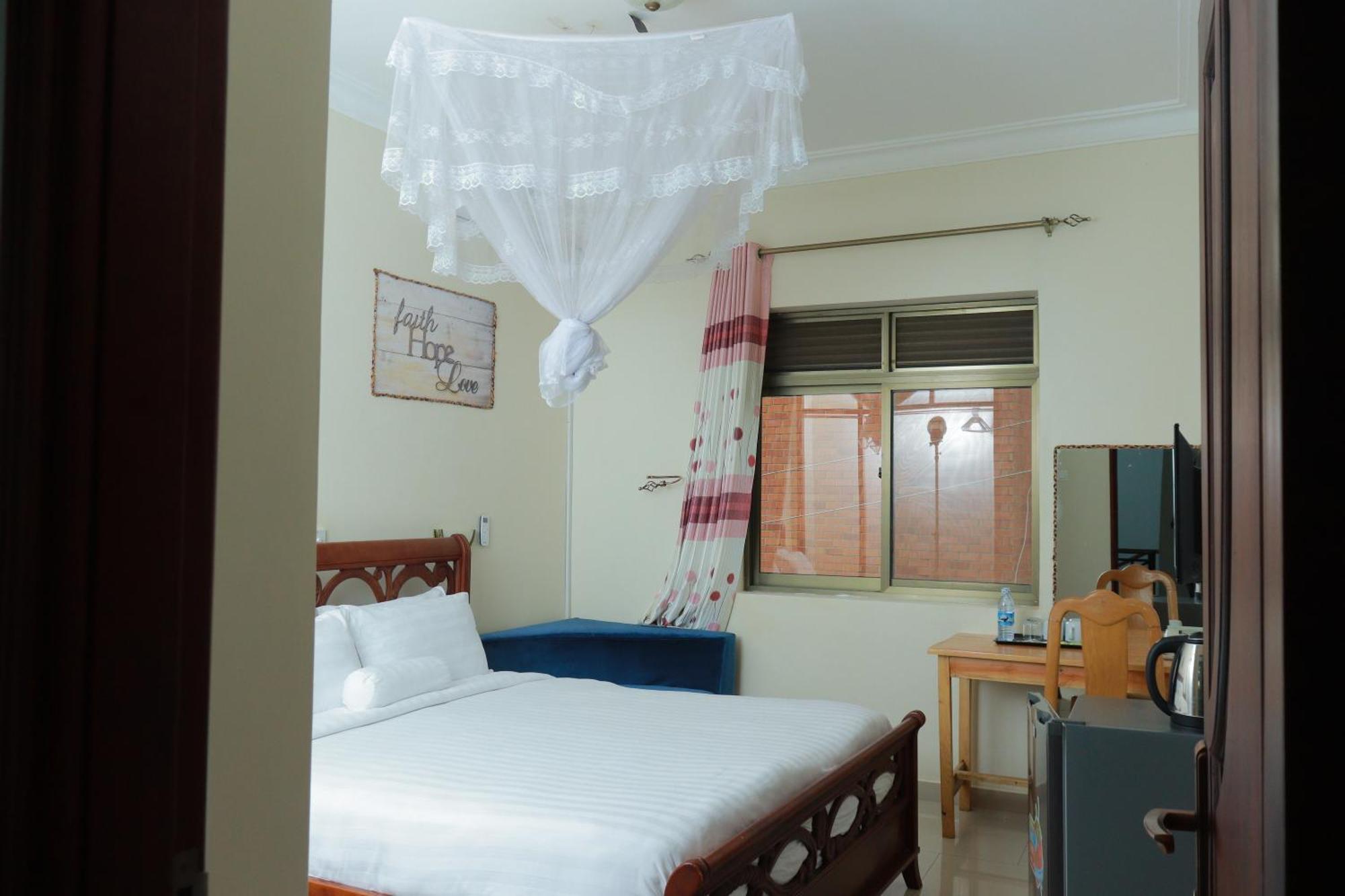 Mowicribs Hotel And Spa เอนเทบเบ้ ภายนอก รูปภาพ
