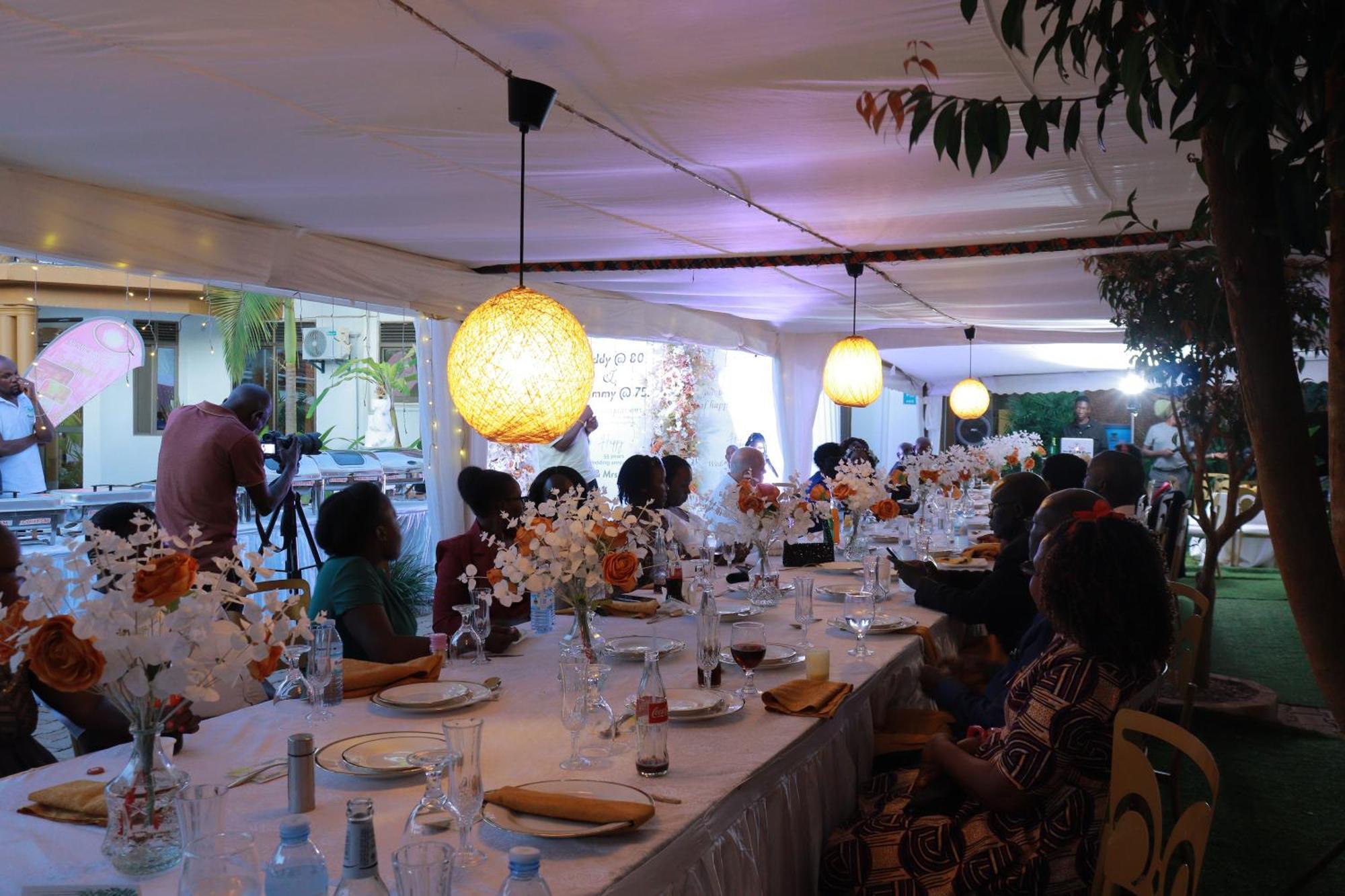 Mowicribs Hotel And Spa เอนเทบเบ้ ภายนอก รูปภาพ