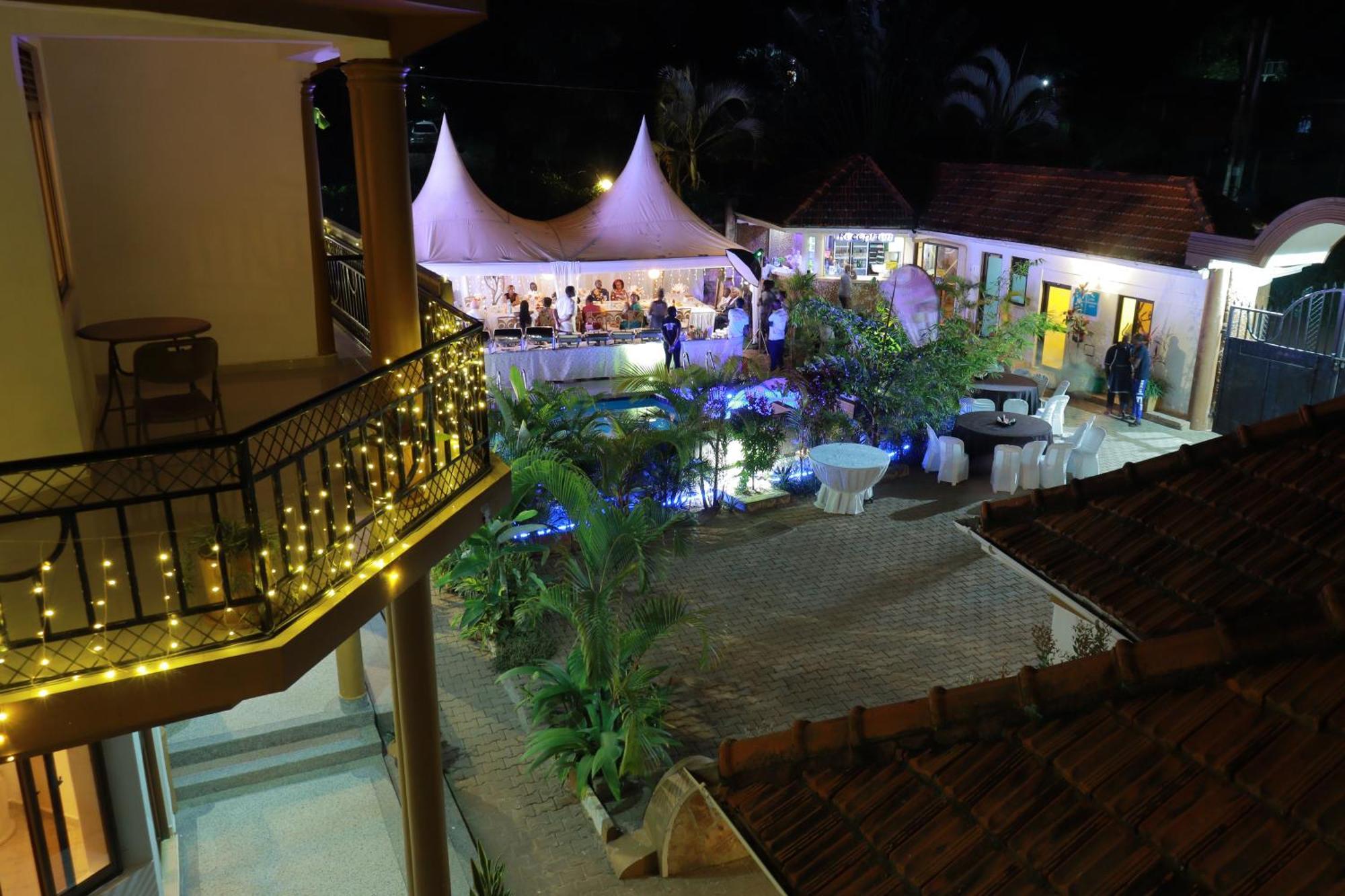 Mowicribs Hotel And Spa เอนเทบเบ้ ภายนอก รูปภาพ